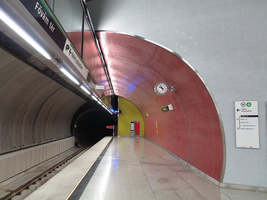 M4 Fövám tér